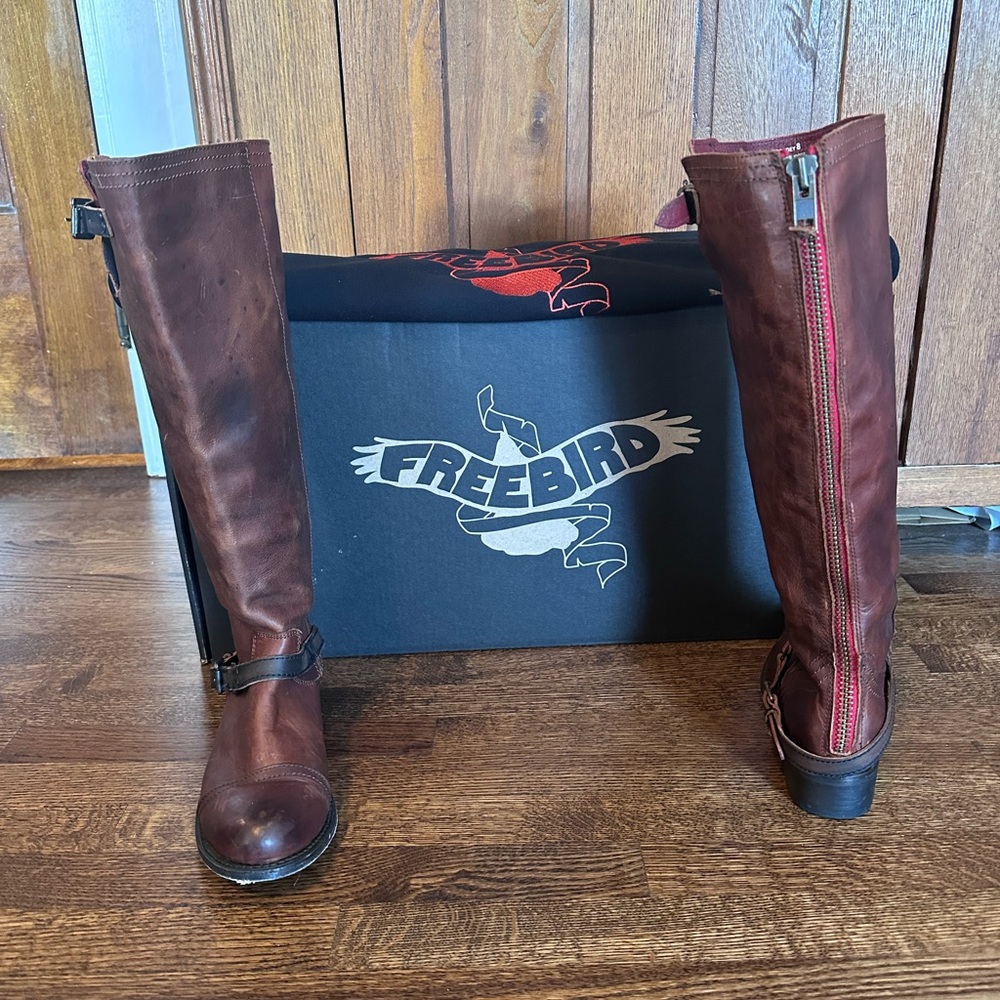 Freebird Roadey size 8. Like new, only worn once.